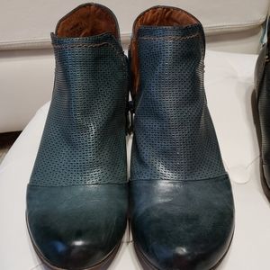 Cobb Hill Leather Booties 7.5m. Dark teal.